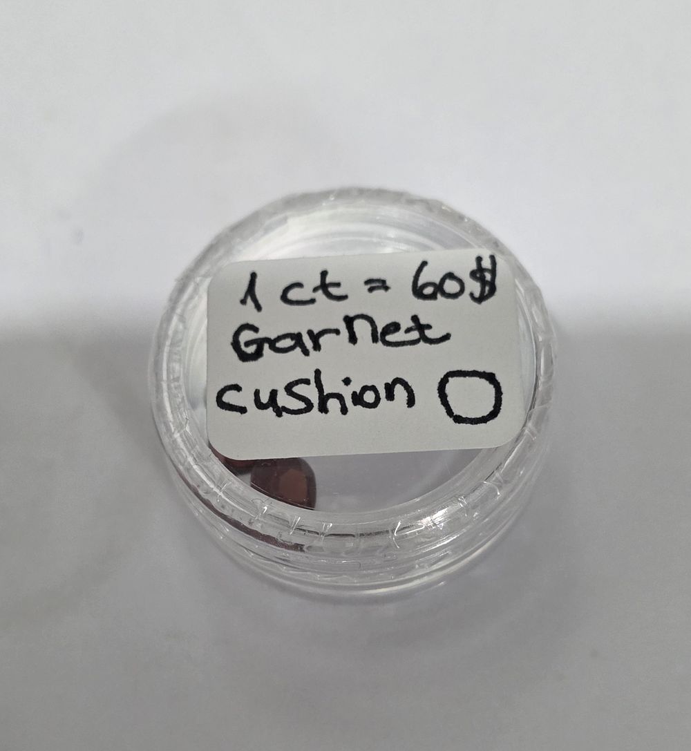 Lot of 6 natural Garnet gemstones in Cushion Cut 
weighing 4.00ct. 1ct=$60 Weight: 4.00ct 