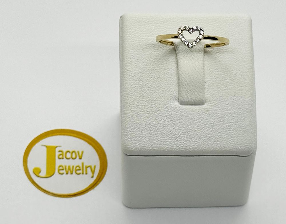 New 14K yellow gold heart model ring studded with zircon stones.... Gold metal 
Purity: 14K 
