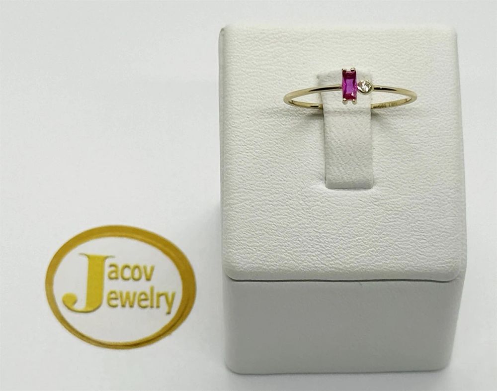 Pink baguette and solitaire model ring studded with zircon stones New 14K yellow gold.... Gold 