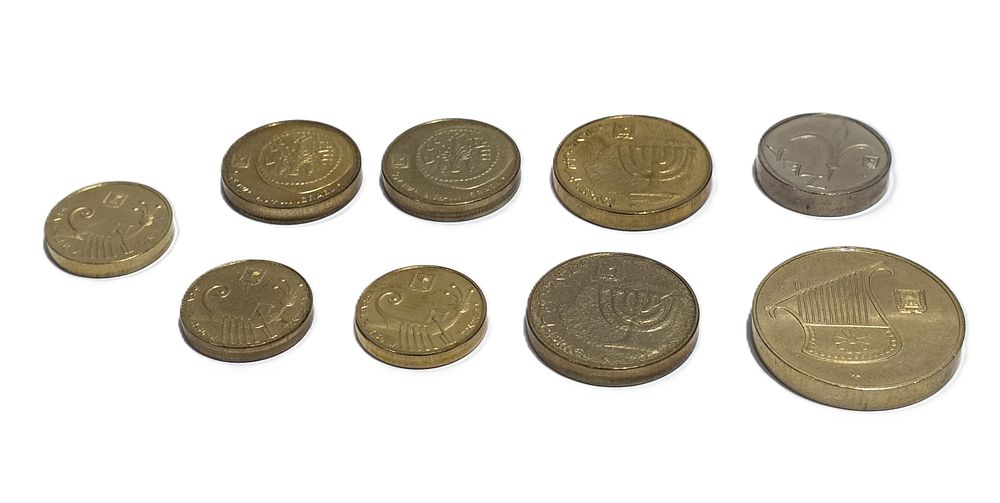 Lot of 9 double thickness coins, official mint of Israel 
(Collector's item). The item has been 