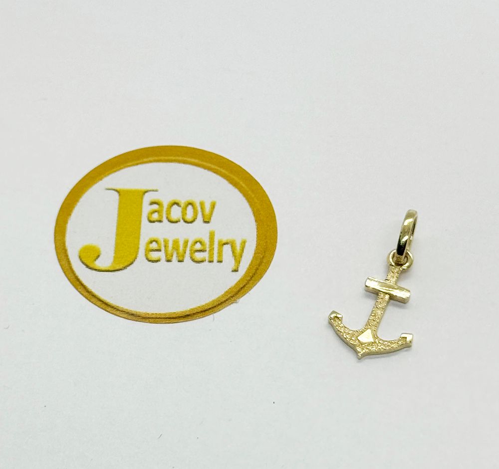 Anchor model pendant in 14K yellow gold new.... Gold metal 
Purity: 14K 
Color: Yellow 
Pendant 