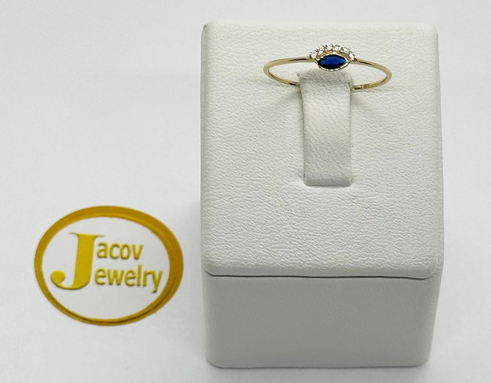 A blue marquise eye model ring studded with zircon stones 
New 14K yellow gold.... Gold metal 