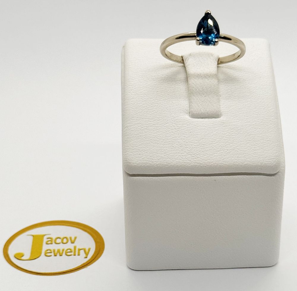 Blue Topaz gemstone model ring in 14K white gold 
Without new rhodium plating, 
a special 