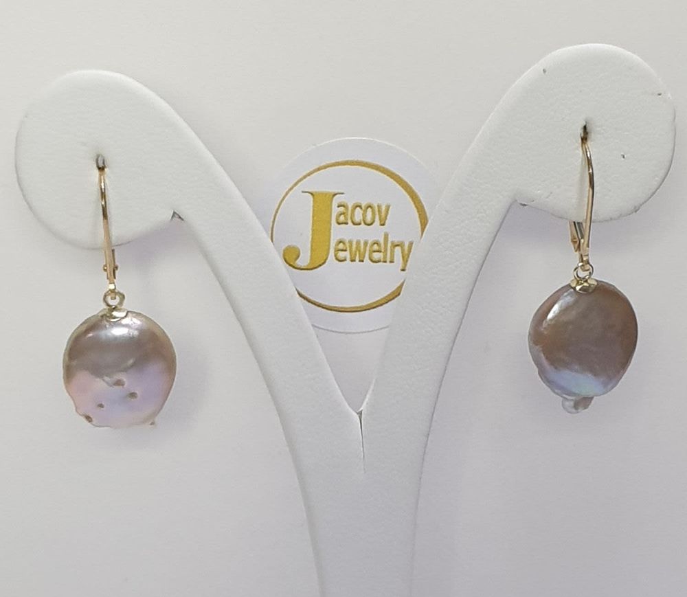 A pair of natural flat pearl earrings in the color of the rainbow in yellow gold 14K new.... A 