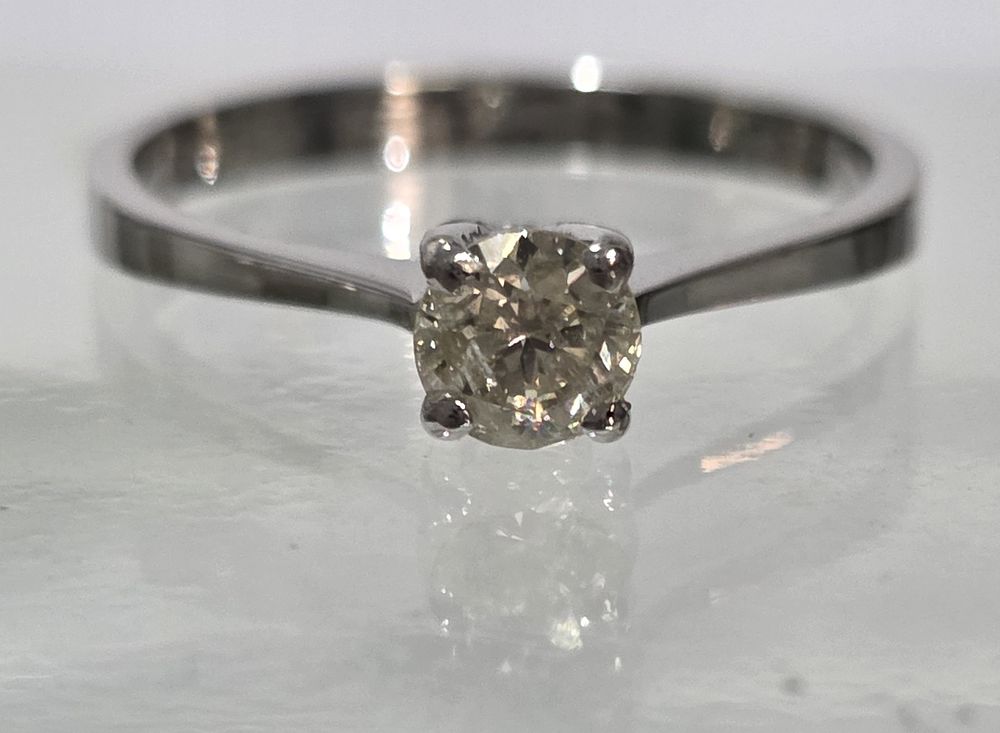 0.42ct natural diamond set in a 14K white gold ring. Diamond: 0.42ct 
Color: H 
Clarity: SI2 