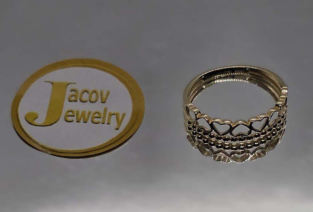 New 14K yellow gold heart set ring.... Gold Metal 
Purity: 14K 
Color: Yellow 
Jewelry Weight: 