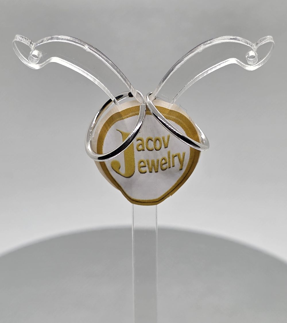 A pair of flexible hollow hoop earrings, diameter 18 mm, 
in 14K white gold, new.... Pair of 