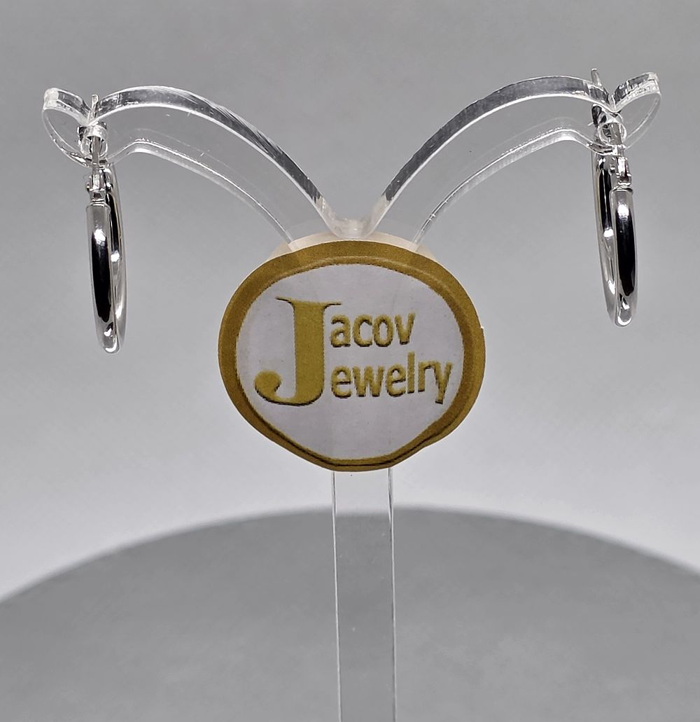 A pair of 18mm diameter hoop earrings 
in 14K white gold, new.... Pair of 14K White Gold Hoop 