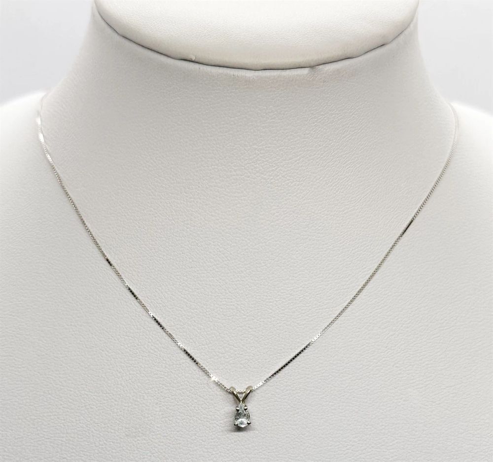 Aquamarine stone drop model necklace and pendant in white gold 14K new.... Gold metal 
Purity: 