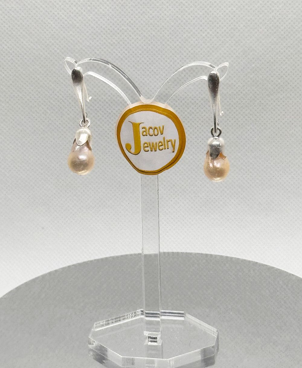 Lot of 10 pairs of 925 silver earrings with natural cultured freshwater pearls, plus a natural 