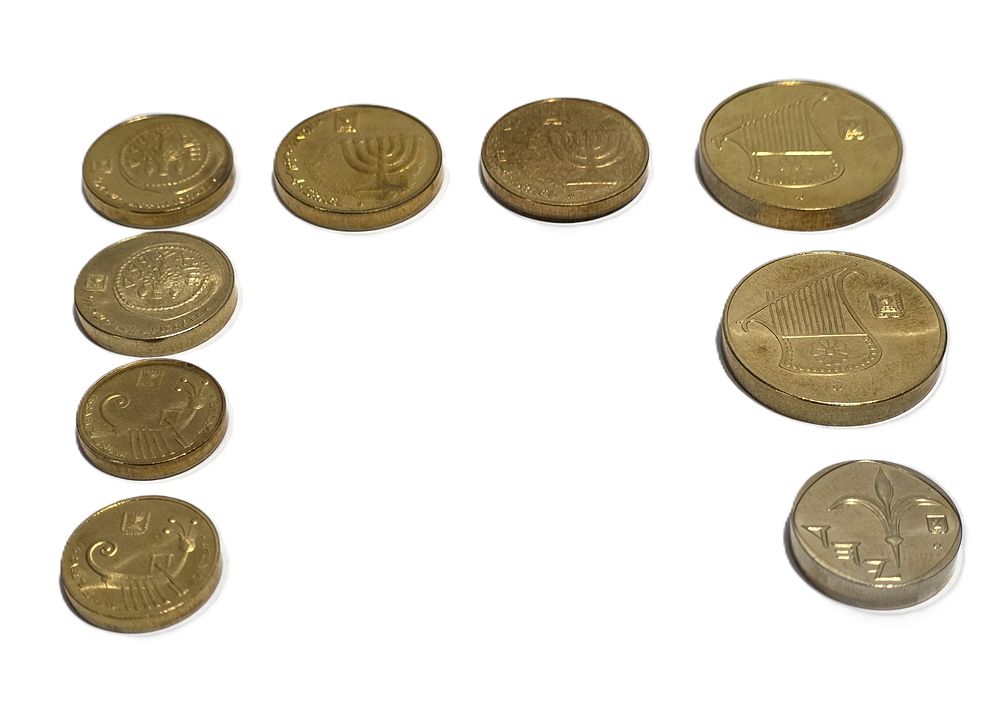 Lot of 9 double thickness coins, official mint of Israel 
(Collector's item). The item has been 