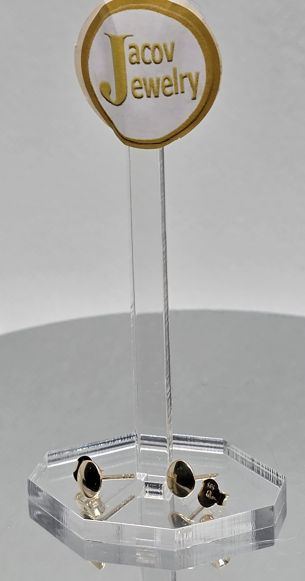 A pair of new 14K yellow gold round end earrings.... Pair of round end earrings 
Gold metal 