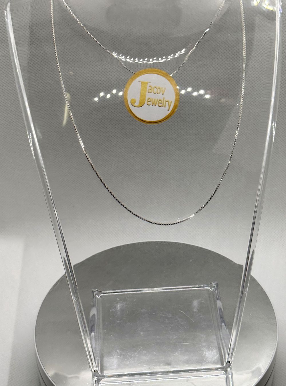 New 925 silver 42 cm long square link necklace.... Silver Metal 
Purity: 925 
Chain Length: 42 