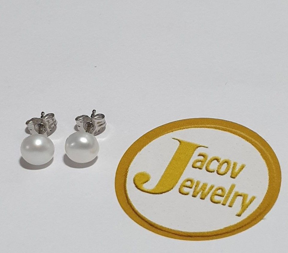 A pair of new 14K white gold natural pearl earrings.... *A pair of new natural pearl earrings 