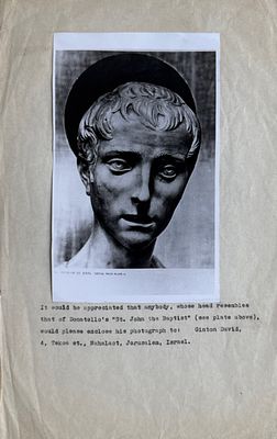 דוד גינתון. ללא כותרת, צילום מונח על נייר, גודל הצילום: 20x13 ס"מ, גודל הדף כולו 21x33 ס"מ, חתום 