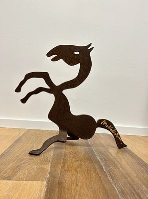 מנשה קדישמן. סוס, פסל ברזל , 54x37x6 ס"מ, עובי הברזל 0.5 סנטימטר, חתום, עבודה איכותית. מנשה 