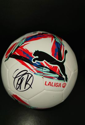 כדור כדורגל רשמי PUMA Orbita LaLiga 1, חתום בחתימה מקורית של כוכב ריאל מדריד לשעבר אנדריק 