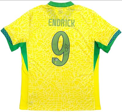 חולצה של נבחרת ברזיל עם השם והמספר ENDRICK 9, חתומה בחתימה מקורית של כוכב הכדורגל הברזילאי 