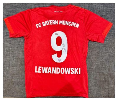 Robert Lewandowski – חתום בידו ומאושר על ידי Beckett Authentication Services (BAS).
חולצת 