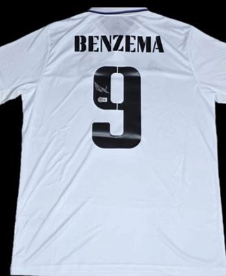 חולצה מקורית! במצב חדש. של קארים בנזמה / Karim Benzema – חתומה בידו ומאושרת באימות רשמי של 