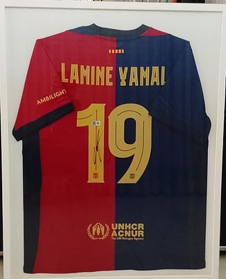 חולצת כדורגל מקורית! במצב חדש. של לאמין ימאל / Lamine Yamal – חתומה בידו ומאושרת באימות רשמי של 