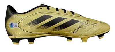 נדיר, ליאו מסי / Lionel Messi — נעל כדורגל Adidas בצבע זהב־שחור, חתומה על ידי השחקן. החתימה 