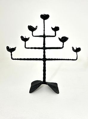 דוד פולמבו . מנורה, ברזל רקוע, מידות- גובה 41, רוחב 35, עומק 11 ס״מ. 
דוד פלומבו, ישראלי 