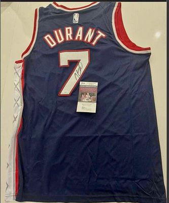 Philadelphia 76ers Kevin Durant קווין דוראנט – גופיית Philadelphia 76ers מספר 7, חתומה ביד 