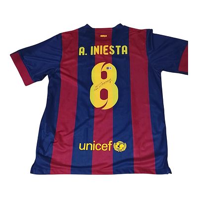 Andr&eacute;s Iniesta / אנדרס אינייסטה – חולצת FC Barcelona מספר 8, חתומה ביד השחקן! חולצת בית מקורית 