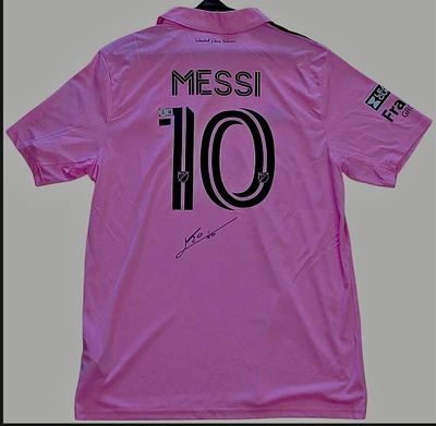 Lionel Messi / ליונל מסי – חולצת Inter Miami CF מספר 10, חתומה ביד השחקן! חולצת אינטר מיאמי 