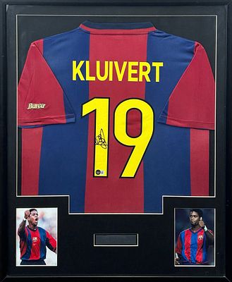 פטריק קלויברט / Patrick Kluivert – חולצת FC Barcelona מספר 19, חתומה ביד השחקן וממוסגרת במסגרת 