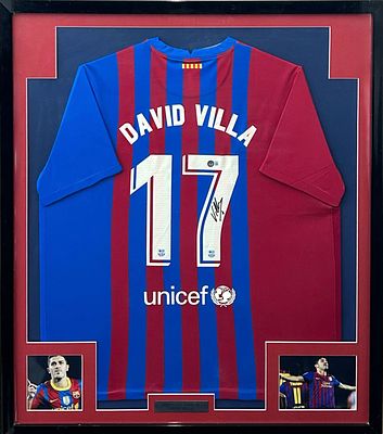 David Villa / דויד וייה – חולצת FC Barcelona מספר 17, חתומה ביד השחקן, ממוסגרת במסגרת תצוגה 