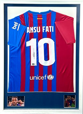 אנסו פאטי / Ansu Fati – חולצת FC Barcelona מספר 10, חתומה ביד השחקן וממוסגרת במסגרת תצוגה 