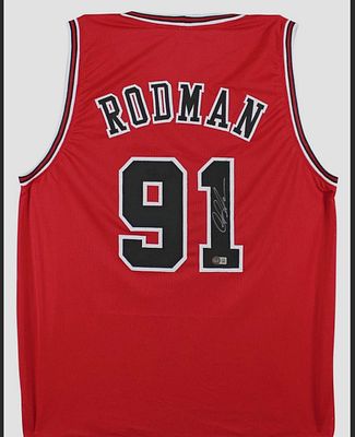 דניס רודמן (Dennis Rodman) – גופיית שיקגו בולס חתומה ביד השחקן, מאומתת על ידי Beckett 