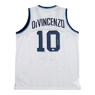 דונטה דיווינצ’נזו (Donte DiVincenzo) – גופיית אוניברסיטת וילאנובה (Villanova) חתומה ביד השחקן 