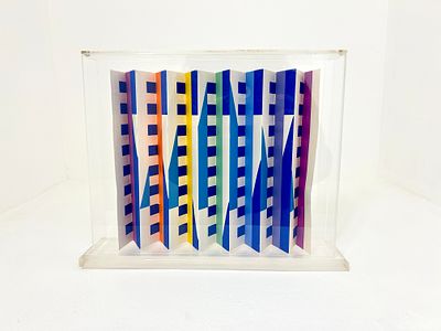 יעקב אגם. עבודת מחווה של תושבי ישראל לתושבי ארצות הברית , בצד אחד של העבודה דגל ישראל ובצד השני 