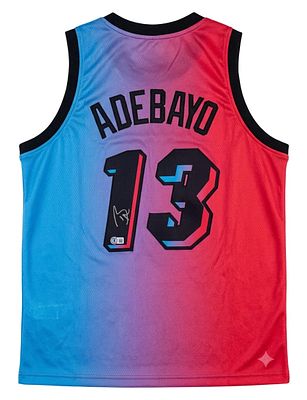 באאם אדבאיו / Bam Adebayo – גופיית Miami מספר 13, חתומה ביד השחקן, עם אימות של Beckett 