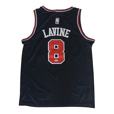 זאק לאווין / Zach LaVine – גופיית Chicago Bulls מס’ 8, חתומה ביד השחקן, מאומתת על ידי Beckett 