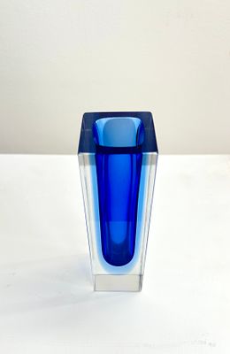 אגרטל מזכוכית מוראנו, שנות ה60. אגרטל מוראנו וינטג׳, איטליה, שנות ה־60 בקירוב, נושא מדבקת 