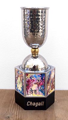 מארק שאגאל 1887 – 1985) רוסיה -צרפת כוס קידוש +הבדלה ובשמים בעיטורי מוטיבי האמן ( ראו תמונות) 