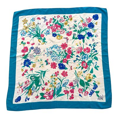 Gucci, צעיף וינטג׳ משנות ה־70–80, חתום בשם המותג. צעיף מרובע במצב מעולה, ללא פגמים. גוצ׳י 