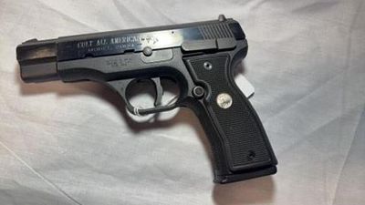 Colt all american 2000 9mm Dbl action. Colt all American 2000 dbl action 9mm