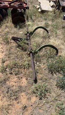 3 Pt Diamond Bar W/ 2 Shanks. Located In Lubbock, Tx