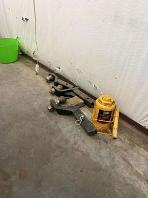 Bottle Jack, Ball Hitches. Located In Lubbock, Tx