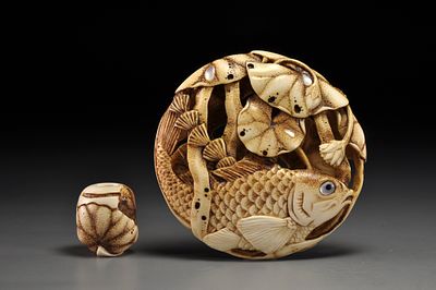 Netsuke / Нэцкэ Карп среди листьев лотоса (Contemporary). Мамонт; резьба, тонировка 