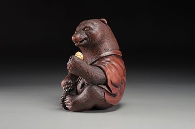 Netsuke/Нэцкэ Коллекционер нэцкэ (Сontemporary). Дерево; резьба, инкрустация; слоновая кость; 