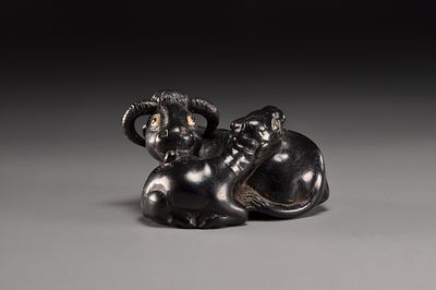 Netsuke/ Нэцкэ Корова и Лошадь. Япония, период Эдо, конец XVIII века - первая половина XIX века 