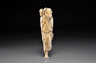 Netsuke / Нэцкэ Люй Дунбинь
. Япония, XVIII век, Эдо период. 
Слоновая кость; резьба, тонировка. 