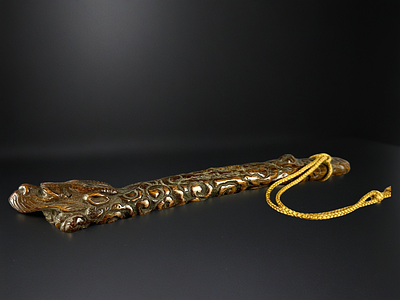 Bokuto / Бокуто Дракон . Япония, период Эдо ( середина ХIХ века). 
Дерево; резьба 
Длина: 35 см 