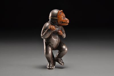 Netsuke / Нэцкэ танцор Кицунэ-Одори . Япония, Эдо (Токио), середина — конец XIX века, Мейдзи 